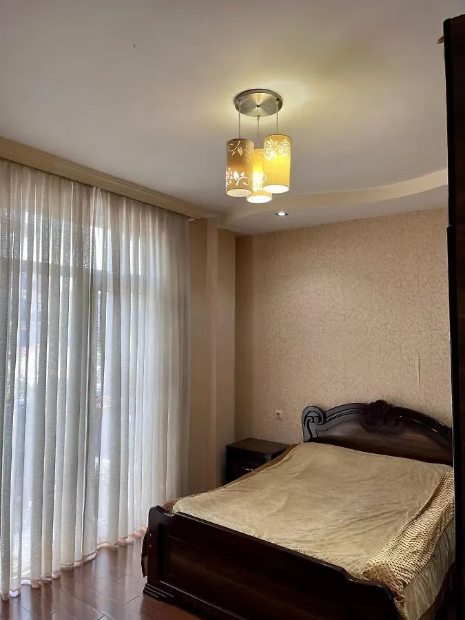Apartament 3-Х Комнатная Квартира В Старом Городе Батуми